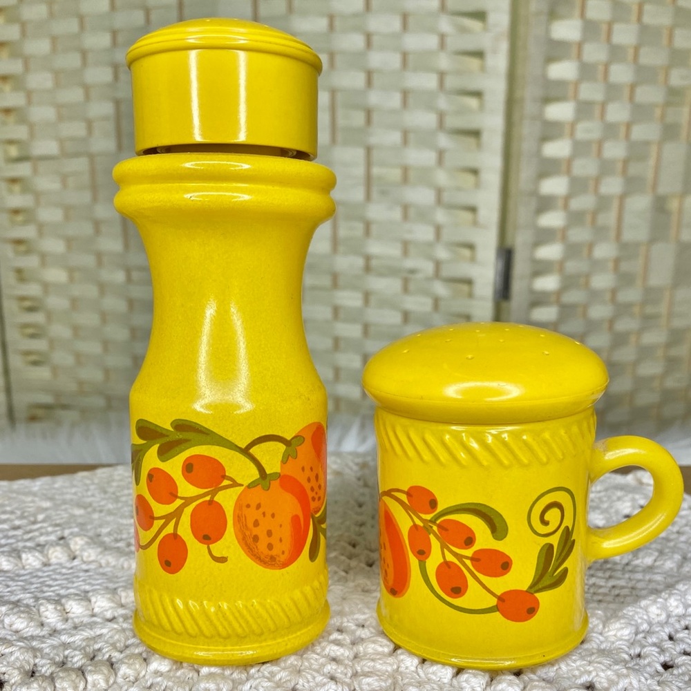 Vintage AVON Salt & Pepper Shakers Yellow Glass No Chips!